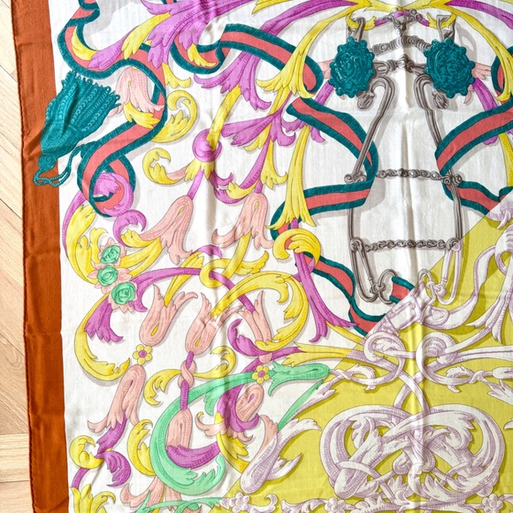 Stunning and Rare, Hermes ‘Le Mors A La Conetable’ Silk & Cashmere Shawl/Scarf - Picture 4 of 7